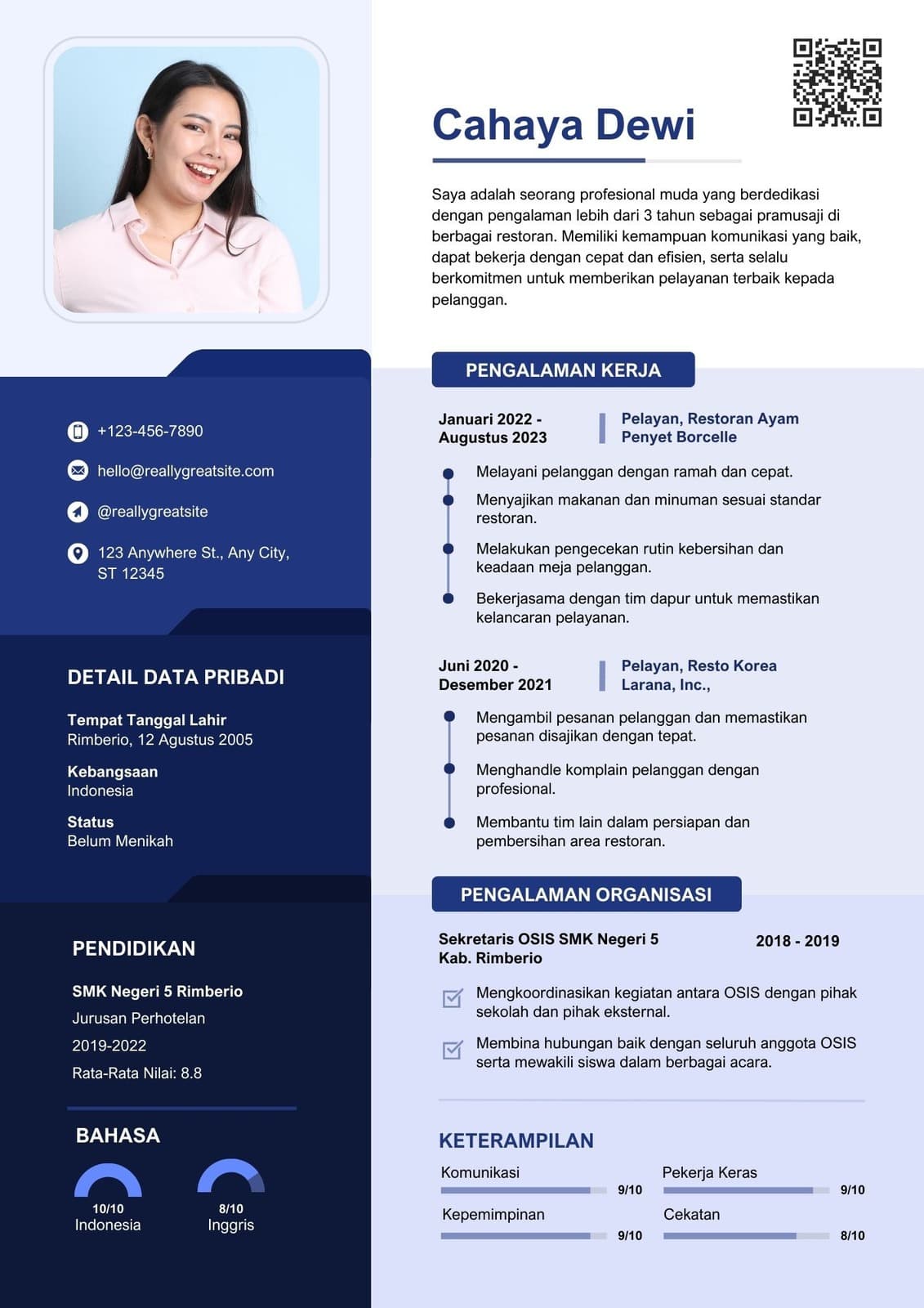 Biru Modern dan Formal Resume CV Karyawan